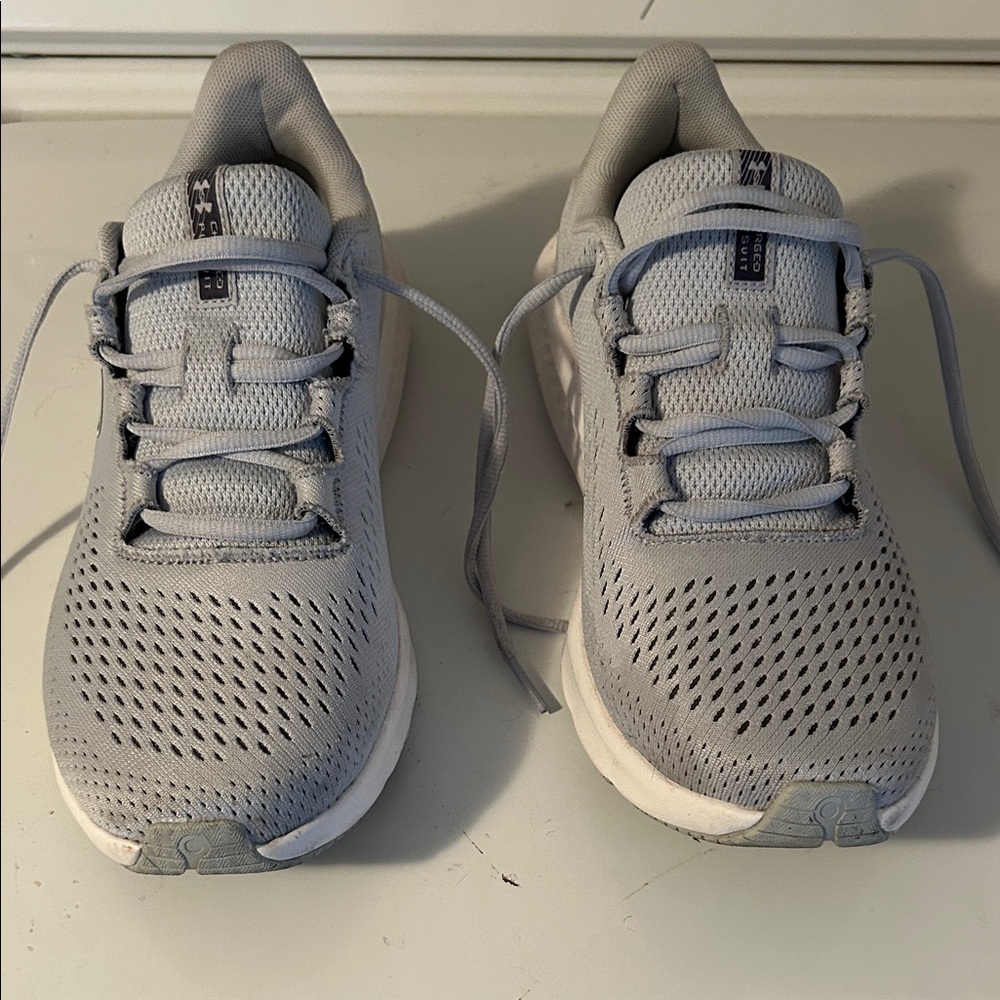 Women’s Under Amour Gray Athletic Shoes Comfort Deluxe Charged Pursuit 8.5